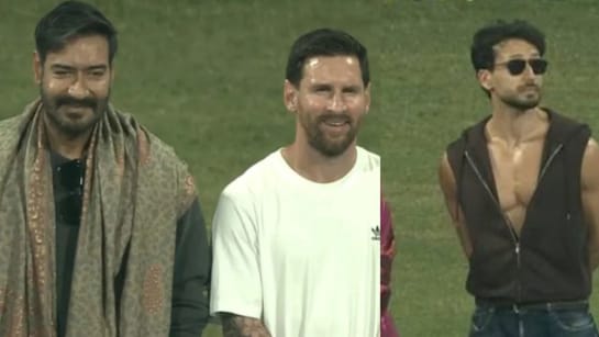 Viral Video: Ajay Devgn And Tiger Shroff Booed By Crowd At Lionel Messi's  Mumbai Event At Wankhede Stadium