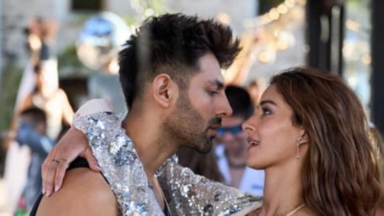 <i>Tu Meri Main Tera Main Tera Tu Meri</i> X Reviews: Some Feel Kartik-Ananya's Film Is "Youthful", Others Say "Never Takes Off"