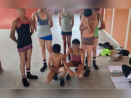 कंपकंपाती ठंड में टॉर्चर! होमवर्क नहीं करने पर शिक्षकों ने बच्चों के उतरवाए कपड़े, अंडरवियर में बाहर खड़ा किया