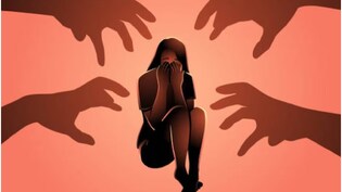 काम छोड़ने की मिली ऐसी 'सजा'? पति को बंधक बनाकर पीटा, फिर उसी के सामने किया महिला से गैंगरेप