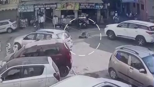 रुड़की में दिल दहला देने वाला हादसा, फॉर्च्यूनर ने बुजुर्ग को कुचला, देखें VIDEO