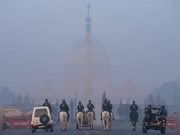 दिल्ली को दमघोंटू हवा से नहीं मिल रही निजात , 400 पार AQI, जानें कब तक घुलता रहेगा सांसों में जहर