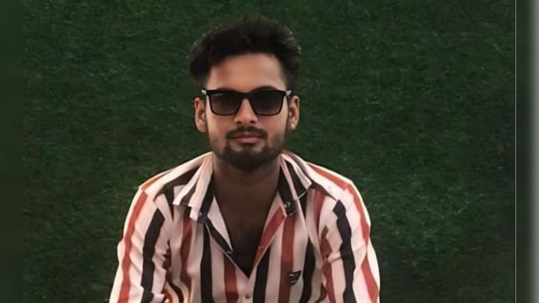 लड़कियों की शिकायत पर छात्रों के घर पहुंची पुलिस, एक लड़के ने बेगुनाह होने का वीडियो बनाकर किया सुसाइड