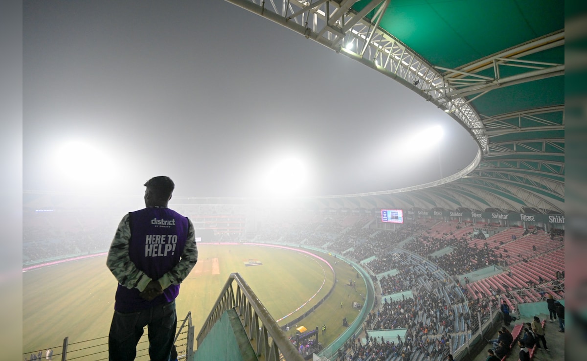 IND vs SA 4th T20I: सूर्यग्रहण से लेकर बॉल ना मिलने तक,  इन अनोखे कारणों से भी रूके हैं मैच