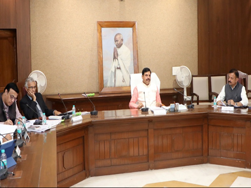 Review Meeting: स्टूडेंट्स की अटेंडेंस से लेकर परीक्षा परिणाम तक, स्कूल शिक्षा विभाग में CM का इस पर रहा जोर