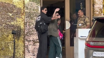 Ranbir Flaunts Clean-Shaven Look As He Jets Off With Alia For New Year Vacay