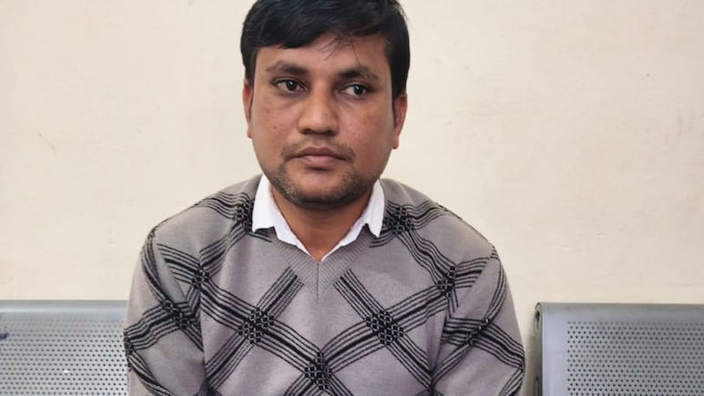 ACB Action: जिला शिक्षा विभाग के वरिष्ठ सहायक पर एसीबी का शिकंजा, 10000 रुपये घूस लेते रंगे हाथ गिरफ्तार