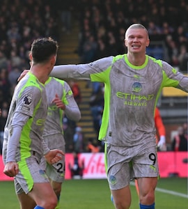 Manchester City Smash Crystal Palace To Fire Title Warning, Aston Villa Extend Streak