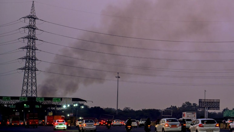 दिल्ली-एनसीआर में सांस लेना हुआ मुश्किल, AQI खतरनाक स्तर पर, सुबह सैर पर जाने से बचें