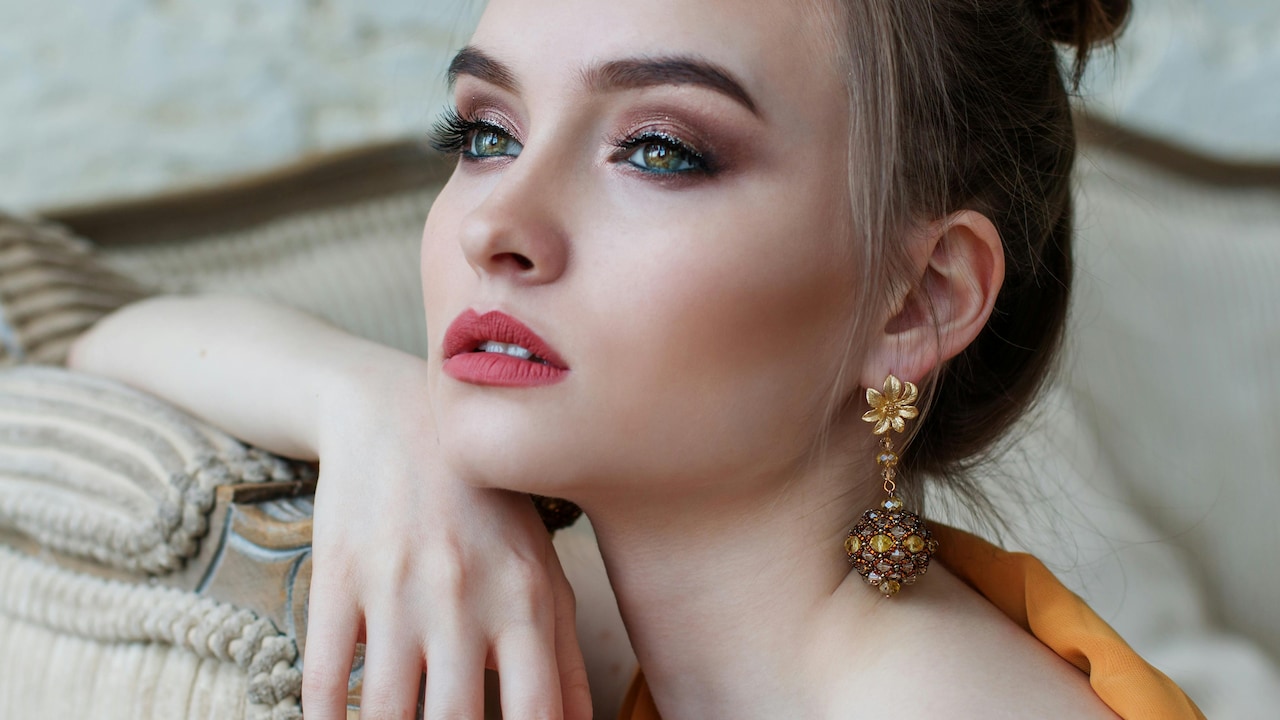 How To Choose Earrings Based On Face Shape: A Simple Visual Guide How To Choose Earrings Based On Face Shape: A Simple Visual Guide