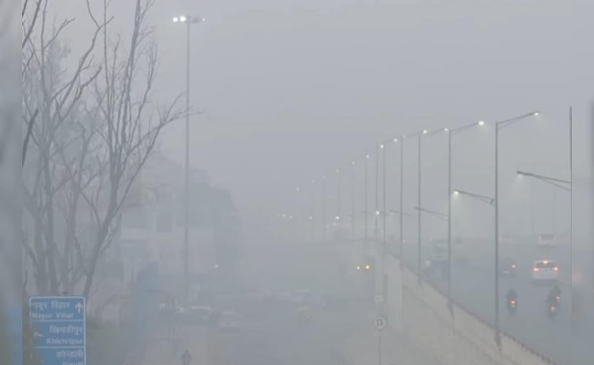 Dense Fog Blankets Delhi-NCR Amid Cold Wave, Air Quality 'Severe'