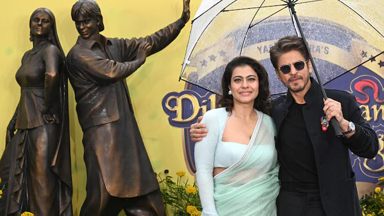 SRK And Kajol Unveil Dilwale Dulhania Le Jayenge Bronze Statue In London