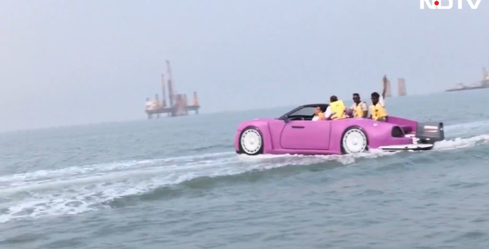  Maharashtra's 'Car In Sea': A Rolls Royce Boat Turning Heads At Juhu Beach