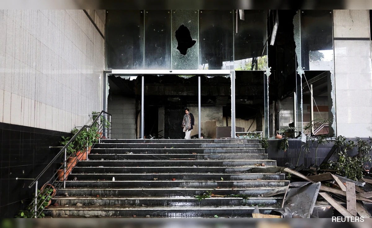 Terwijl Bangladesh in chaos afglijdt, haalt de regering van Yunus de anti-Indiase plank op