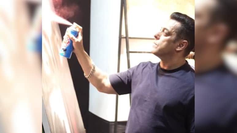 बर्थडे से एक दिन पहले पेंटर बने सलमान खान, देखना चाहेंगे कैनवस पर उतारी किसकी तस्वीर?