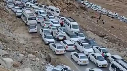 Video Shows Huge Traffic Jam Near Rohtang Pass, Internet Speculates Why