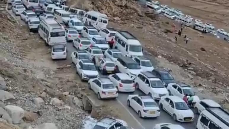 Viral Video Shows Massive Traffic Jam Near Rohtang Pass, Internet Speculates Why