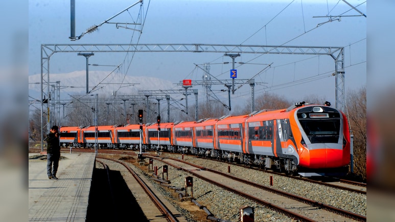 रफ़्तार 180 KM/H, पर पानी की बूंद भी न गिरी... वंदे भारत के इस ट्रायल को जरा एक बार देख लीजिए