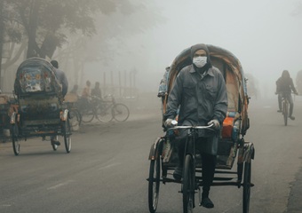 नोएडा में AQI हुआ 400 के पार, GRAP स्टेज 4 लागू, अब स्कूल चलेंगे ऑनलाइन