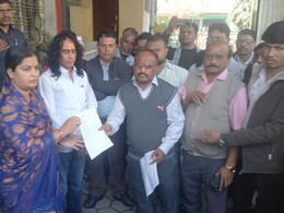 Khandwa: नगर निगम कर्मियों को SDM ने बताया बैल और भेड़, विरोध में उतरे कर्मचारियों ने कहा-'हमारा आत्म-सम्मान भी जरूरी'