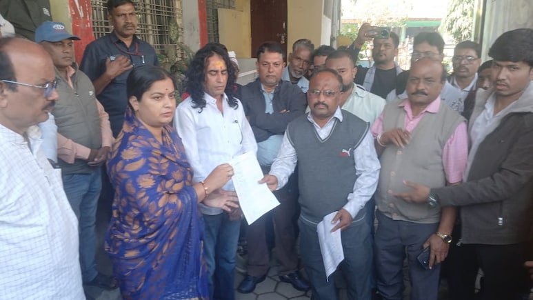 Khandwa: नगर निगम कर्मियों को SDM ने बताया बैल और भेड़, विरोध में उतरे कर्मचारियों ने कहा-'हमारा आत्म-सम्मान भी जरूरी'