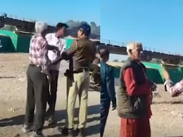 IAS ने युवक को जड़े थप्पड़, पुजारी से बोले-तुम्हें रेत में गड़वा दूंगा, देखें वीडियो वायरल