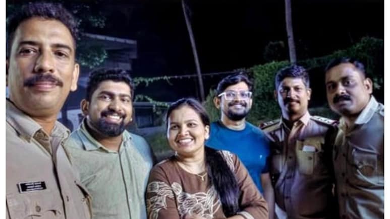 Kerala Doctors Perform An Emergency Operation To Save A Critically Injured Victim On The Road