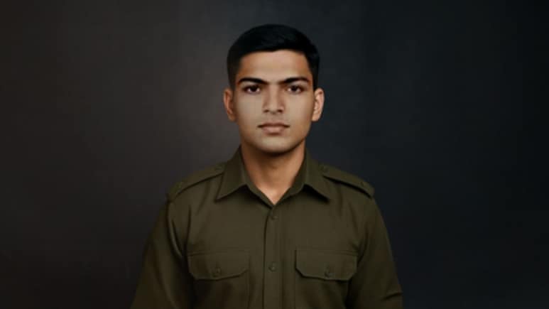 Vijay Diwas 2025: इस परमवीर की बहादुरी के आगे कांपने लगे थे पाकिस्तानी टैंक, अरुण खेत्रपाल ने ऐसे लिया था लोहा