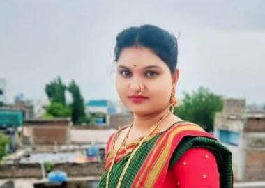 पति के मोबाइल में मिली दूसरी महिला की 'चैट', गुस्से में नवविवाहिता ने फांसी लगाकर दी जान