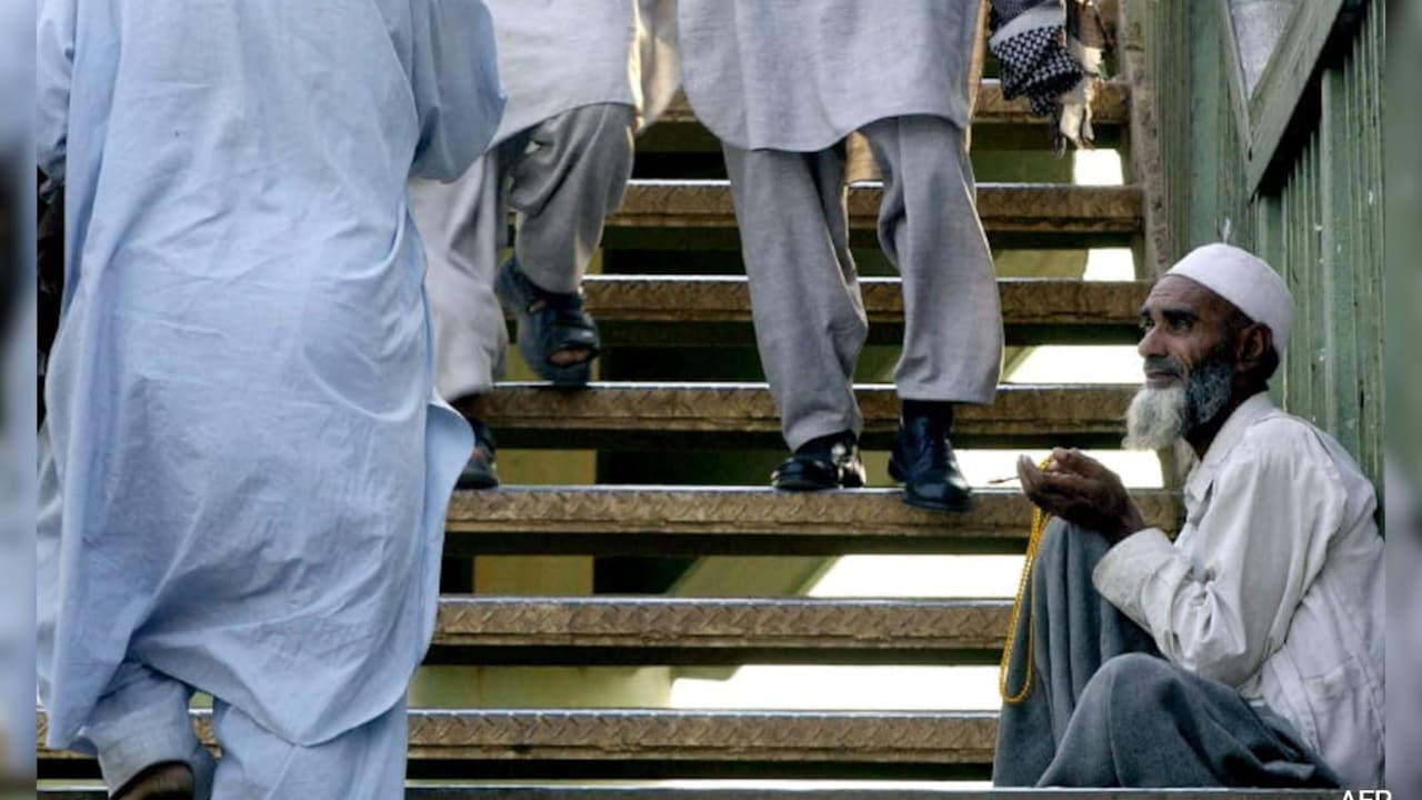Gulf Countries Deport Over 20,000 Pakistanis For Begging, Security Reasons