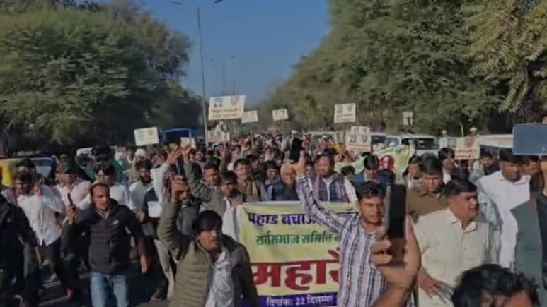 करौली: 1832 हेक्टेयर भूमि पर बन रहे आयरन प्लांट का जोरदार विरोध, सड़कों पर उतरे हजारों ग्रामीण