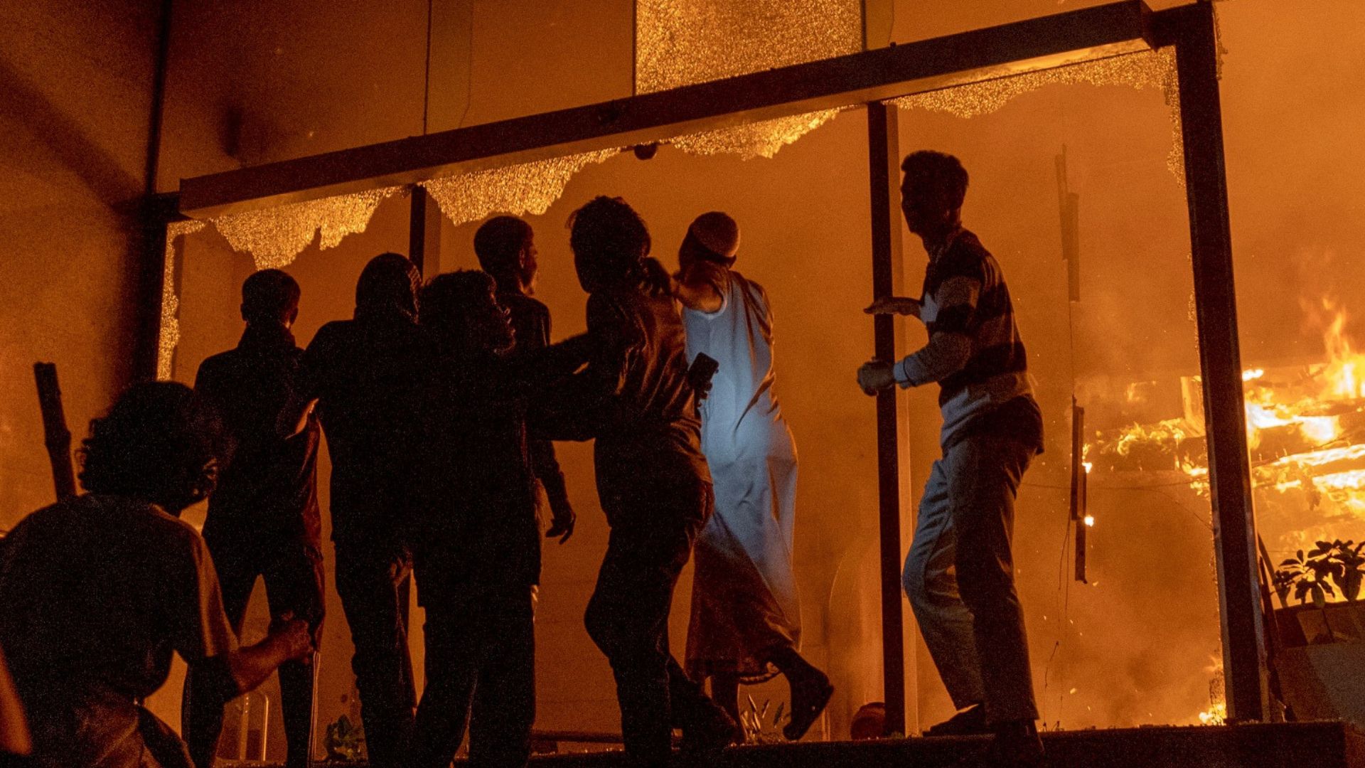 अभी और सुलगेगा बांग्लादेश? उस्मान हादी के बाद एक और नेता को सिर में मारी गोली