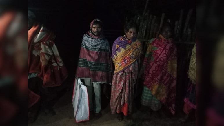 नहीं मिली एम्बुलेंस तो झोले में ही ले जाना पड़ा बेटे का शव, रुला देगी दर्द में डूबे पिता की बेबसी की कहानी