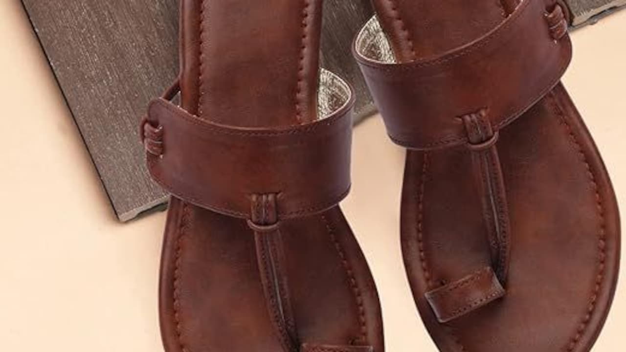 Kolhapuri Flats Or Cushion Sandals: We Explain Which One Offers Better All-Day Comfort To You. Kolhapuri Flats Or Cushion Sandals: We Explain Which One Offers Better All-Day Comfort To You.