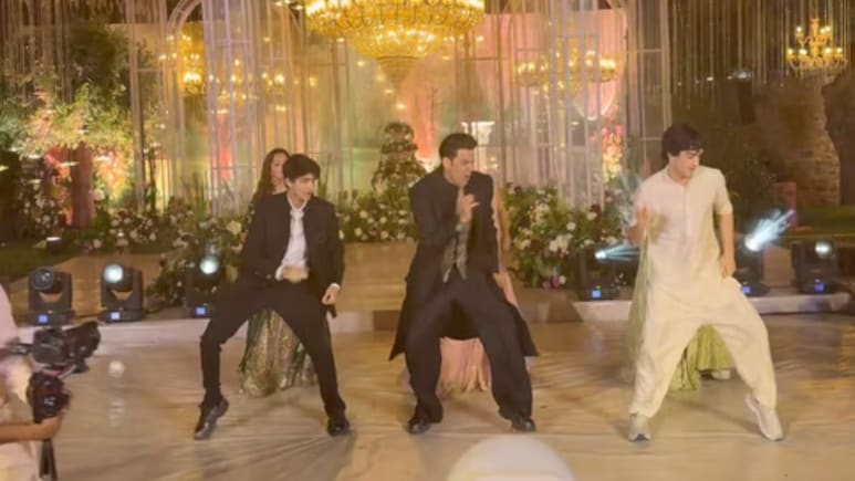 ऋतिक रोशन ने 'इश्क तेरा तड़पावे' पर बेटों के साथ किया धांसू डांस, फैन्स बोले- क्या डांस किया आग लगा दी