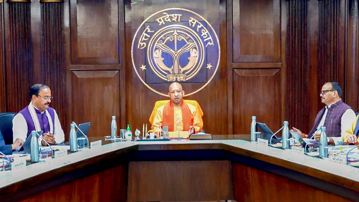 यूपी वालों के लिए बड़ी खुशखबरी! क्रिसमस के बाद इस दिन बंद रहेंगे सभी स्कूल और ऑफिस