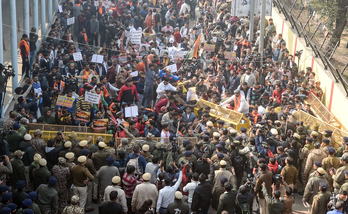 'Heinous': Bangladesh Education Adviser Visits Family Of Lynched Hindu Man