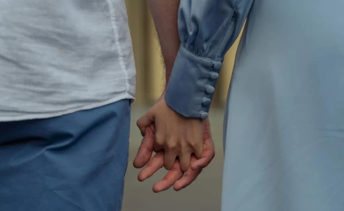 Malaysian Man Tells Pregnant Wife He's On Work Trip, Found With Lover During Thai Flood Rescue