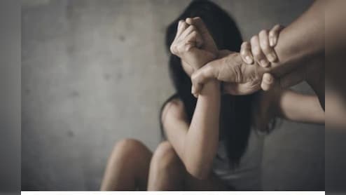 नशीली चाय पिलाकर किया रेप, फिर Video भी कर लिया रिकॉर्ड, युवती की शिकायत पर केस दर्ज