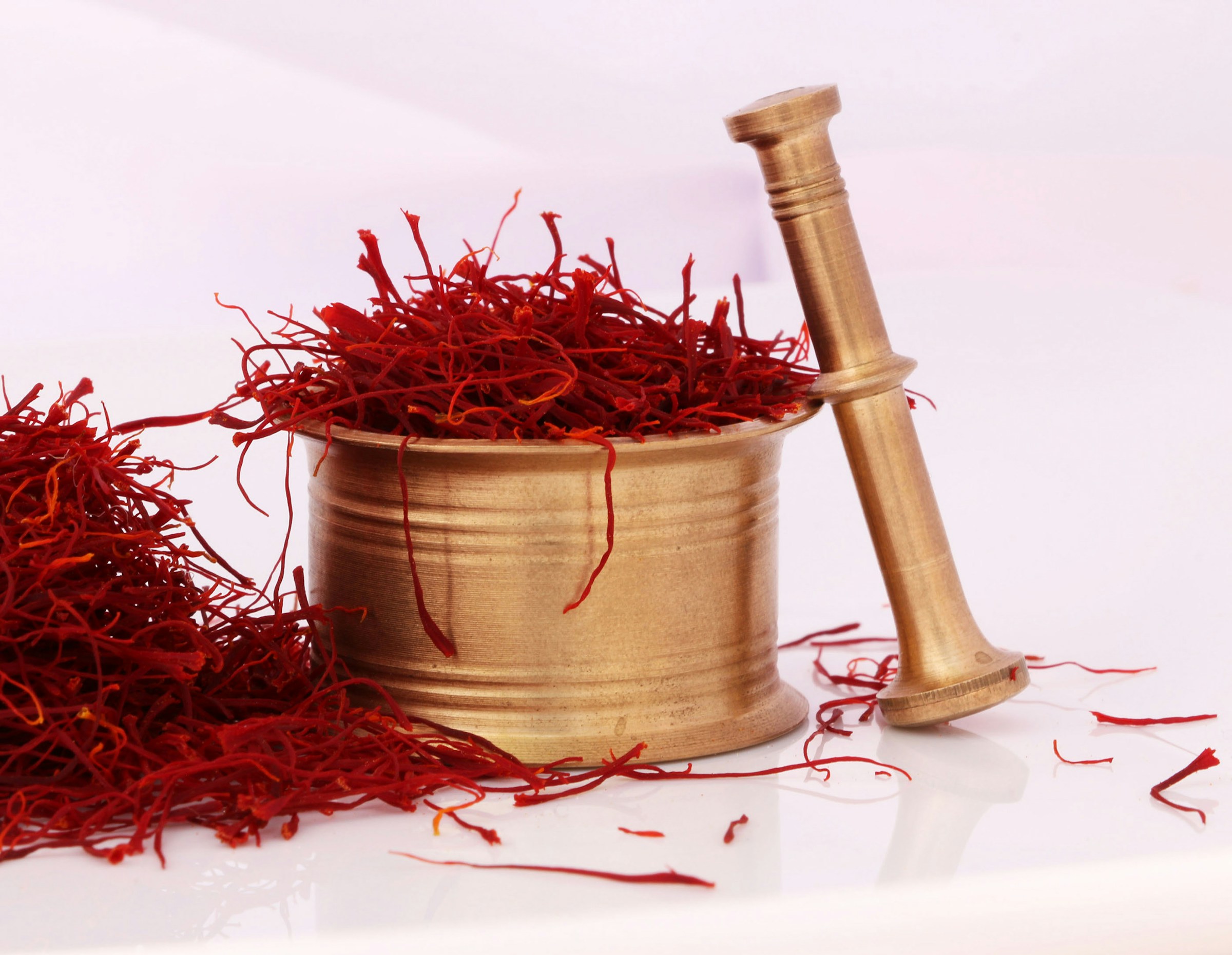 Saffron contain active plant compounds such as crocin, crocetin, and safranal