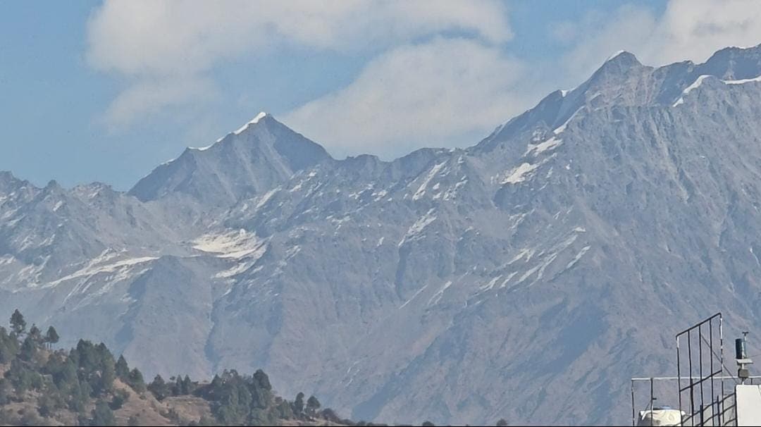 ये फोटो उत्तरकाशी के बंदरपूंछ की पहाड़