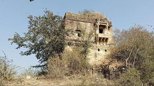 रकमगढ़ किला जहां तात्या टोपे छिपे थे 45 दिन, अब वहां भूतों और काले बड़े सांप के होने की होती है चर्चा