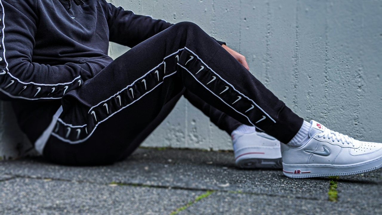 Explore easy and helpful tips to style joggers outside gym Explore easy and helpful tips to style joggers outside gym