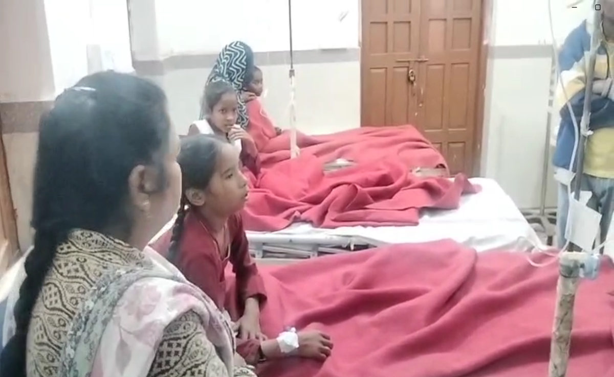 Mid Day Meal: निवाड़ी में लापरवाही; मिड-डे मील खाने के बाद PM श्री स्कूल की छात्रााएं बीमार, जानिए क्या हुआ