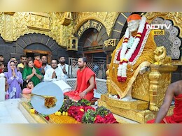 Shirdi News: साई चरणी भक्तानं वाहिलं सोन्याचं फुल, वजन अन् किंमत माहित आहे का?