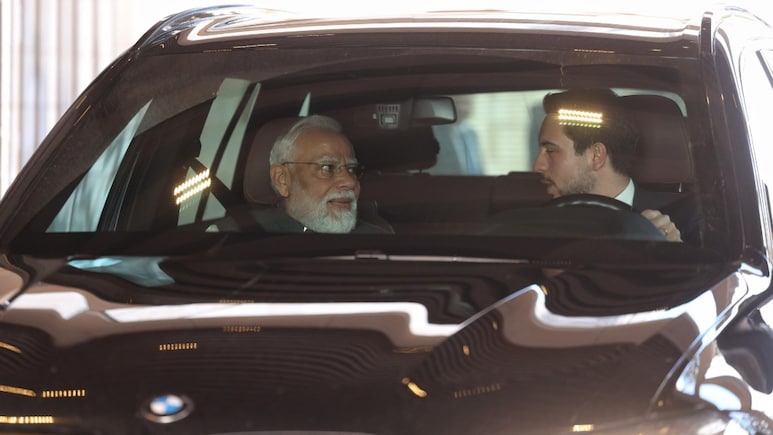 जॉर्डन में पीएम मोदी को खुद ड्राइव करके ले गए यहां के युवराज, तस्वीरें आई सामने