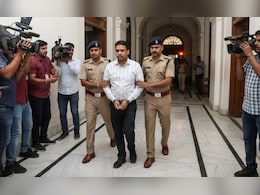 10 लाख की घूस, 10 KM की दौड़: MP में CBI ने फ&zwj;िल्&zwj;मी अंदाज में दबोचा रिश्वतखोर GST इंस्पेक्टर