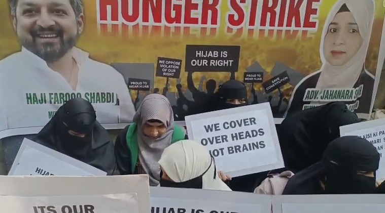 मुंबई के कॉलेज में 'बुर्का बैन' पर बढ़ा बवाल! धरने पर बैठी छात्राएं, AIMIM का भी मिला साथ