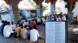 Nashik News : 'या' उमेदवारांना मतदान करणार नाही; नाशिकमधील एका गावातील ग्रामस्थांचा निश्चय , बैठकीत ठराव मंजूर
