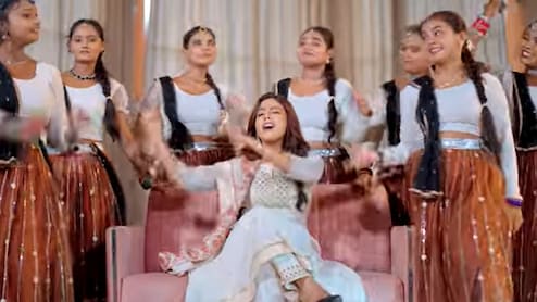 माही श्रीवास्तव और खुशी कक्कड़ का&nbsp; नया गाना रिलीज, 'रंगदार बाटे हो' मिला फैंस का प्यार